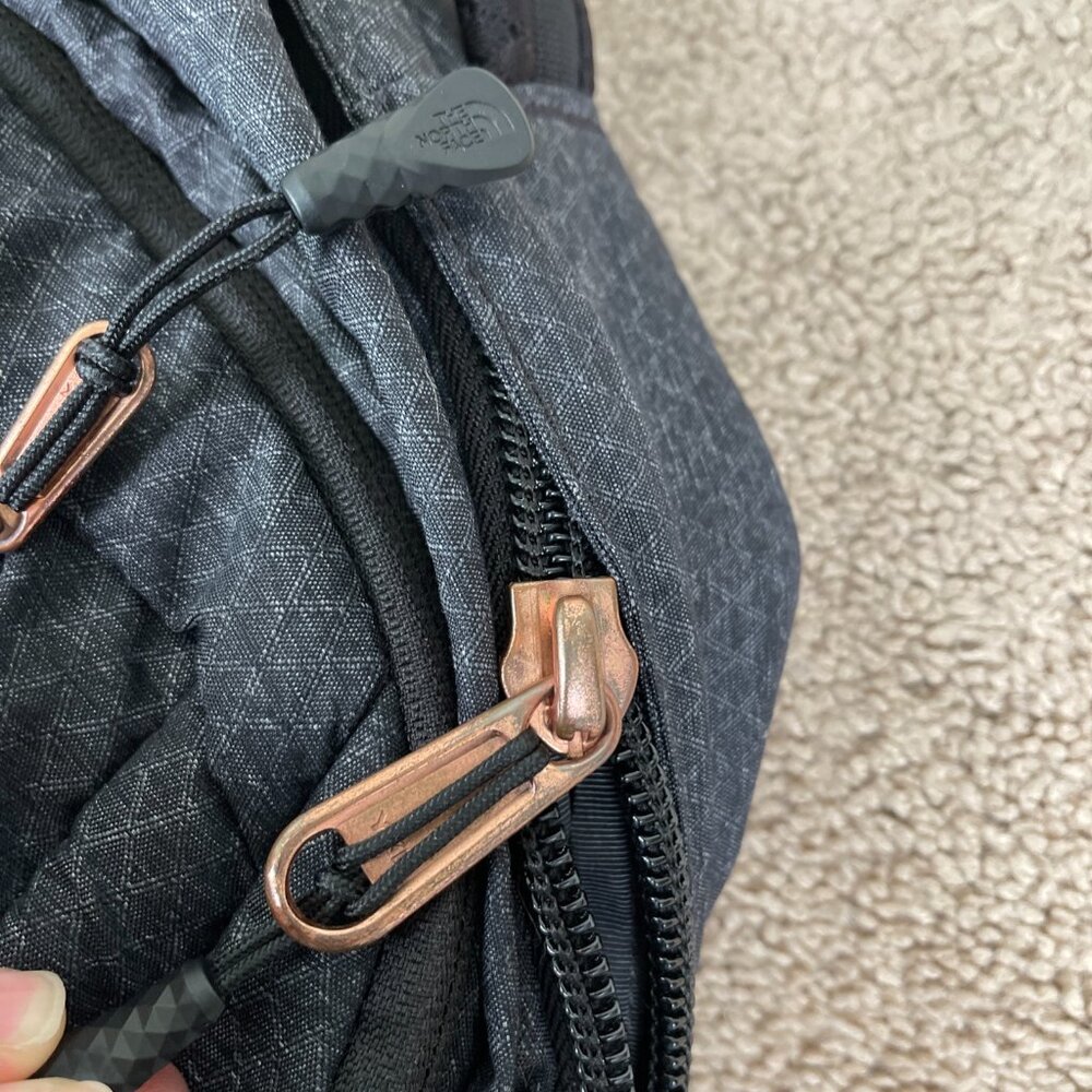 The North Face Recon Backpack Black Rose Gold School Gym Travel Laptop Work - Picture 11 of 14
